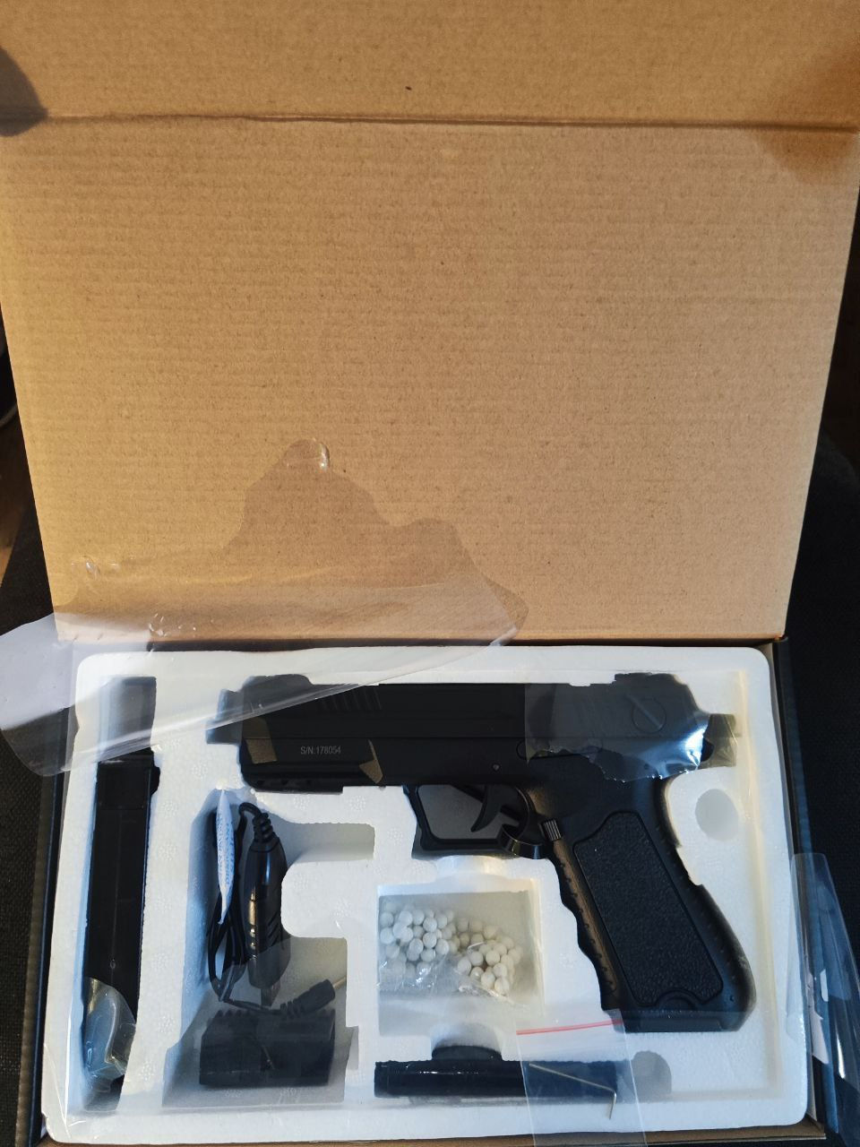 Replica airsoft pistol CM.127 CYMA foto 2