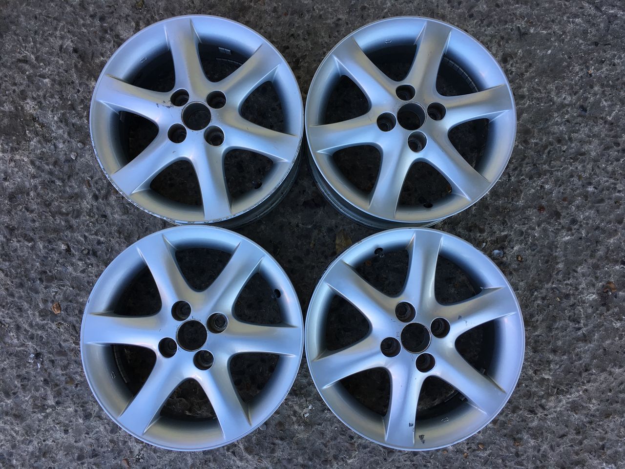 4/100 R15