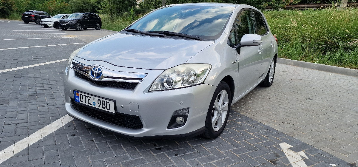 Toyota Auris фото 2