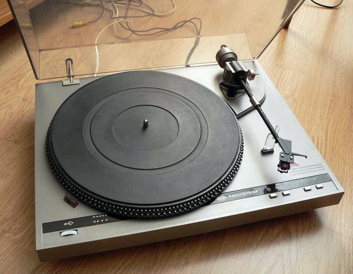 Проигрыватель винила Ария 102 в хорошем состоянии голова отличная ...