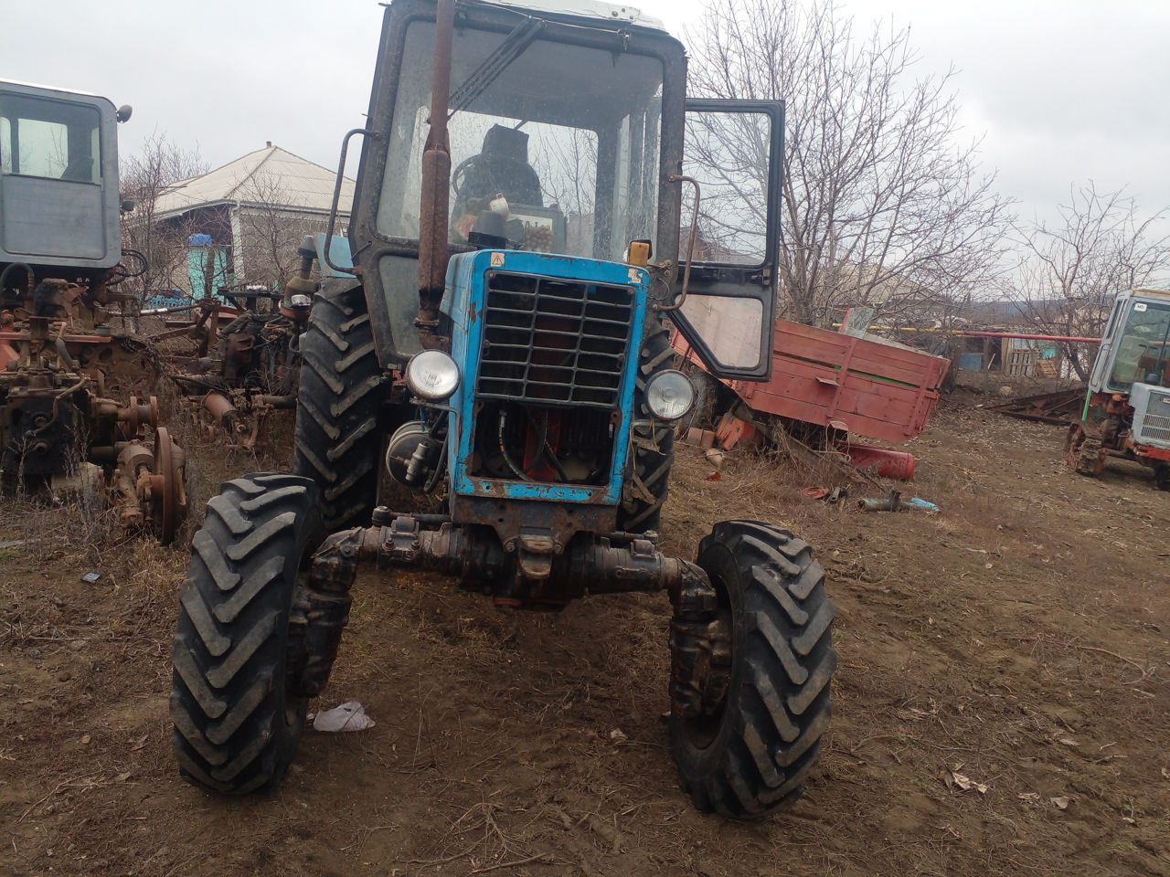 Mtz 82 se desface la piese foto 0