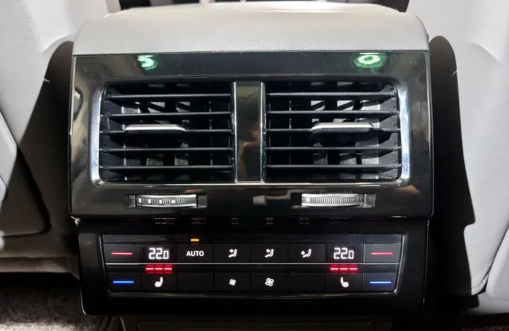 Volkswagen Touareg foto 9