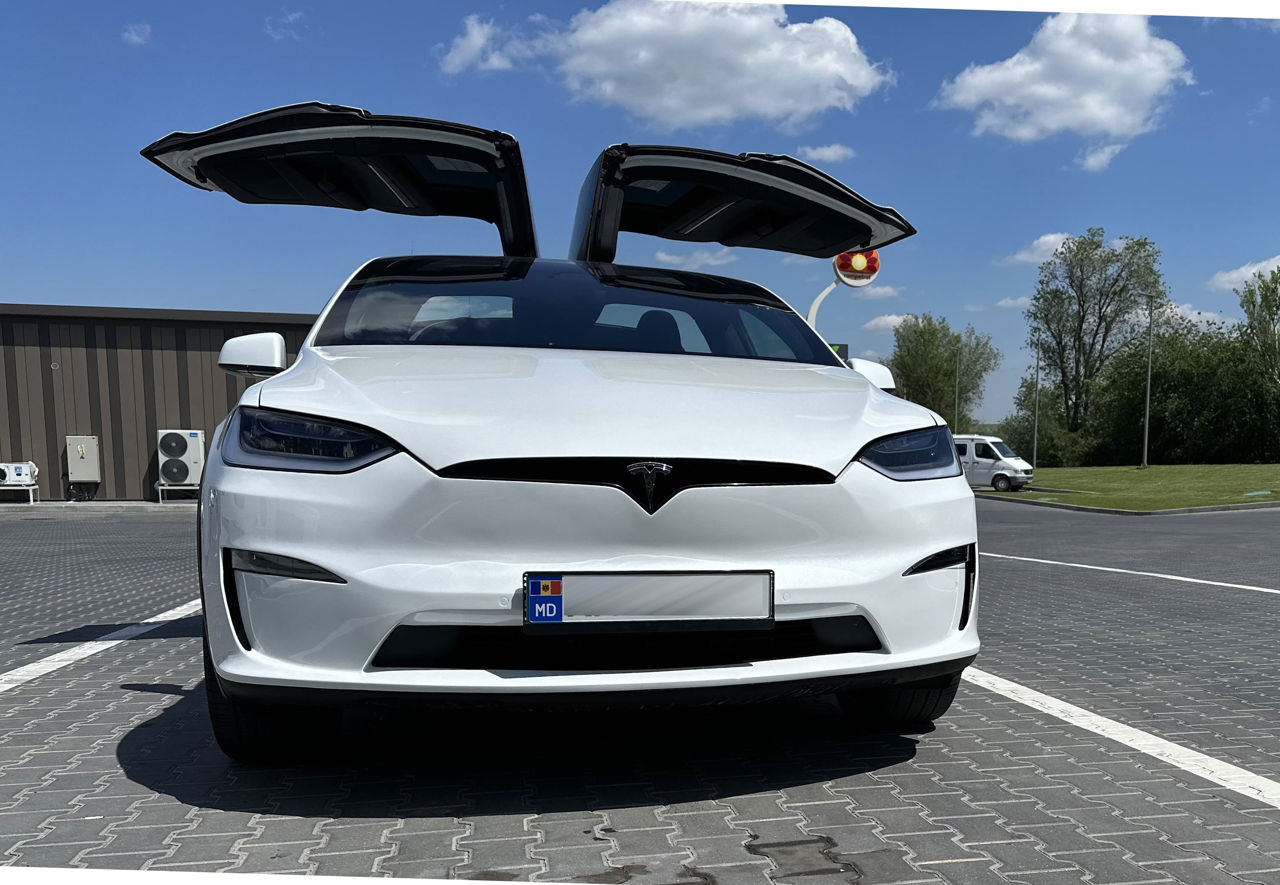 Tesla Model X foto 2