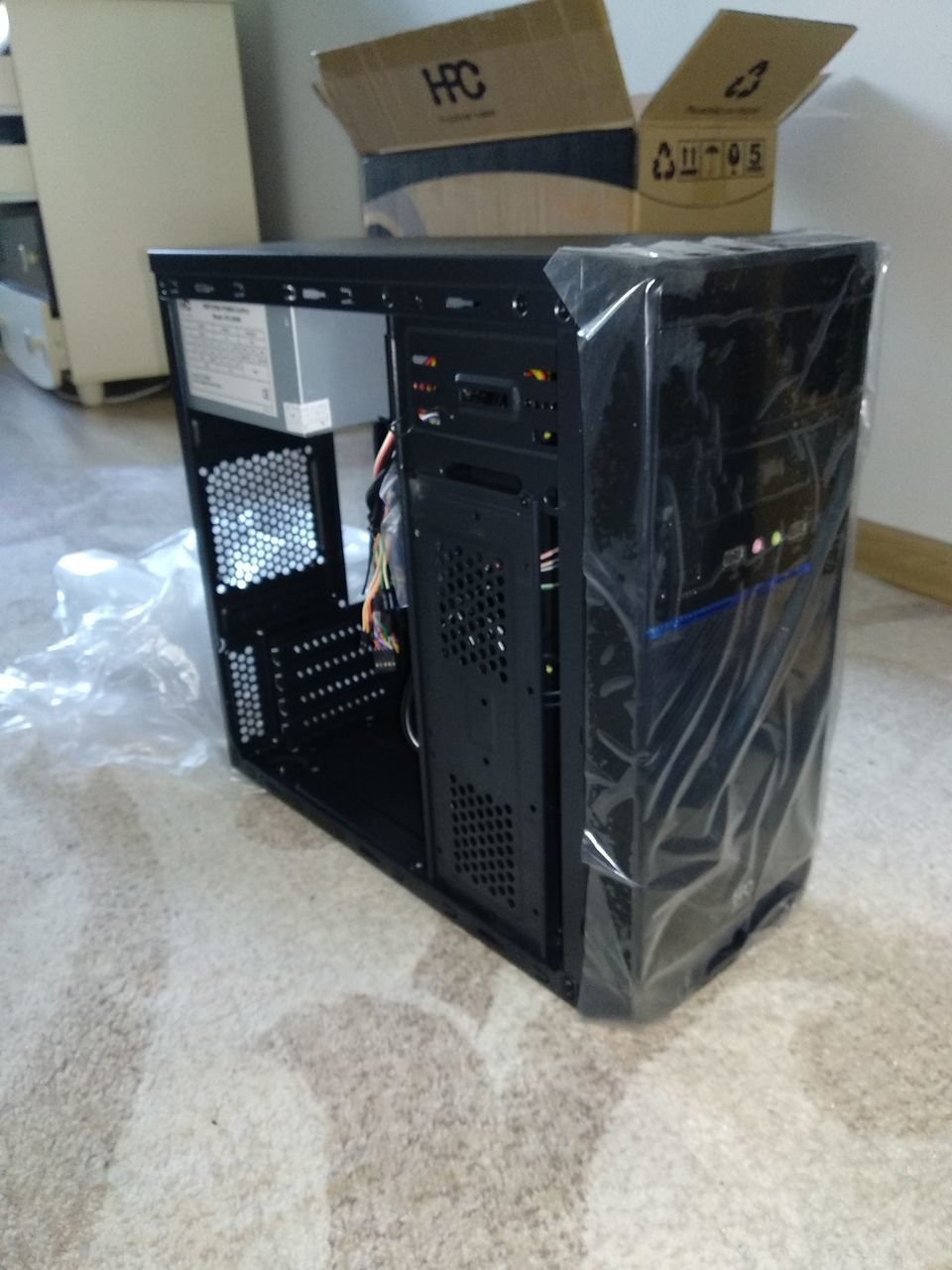 i3-4130 3.4 Ghz+RAM 8 GB+Video Intel HD4400 2 GB+SSD 120 GB+HDD 500 GB