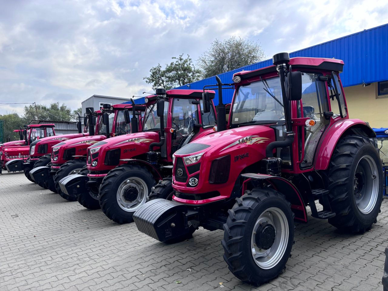 Tractor Dong Feng 804  ( 80 CP ) Model Nou фото 0