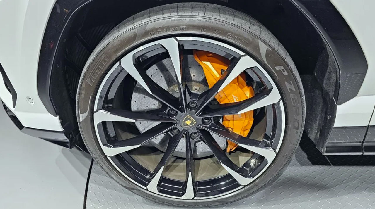 Lamborghini Urus фото 2