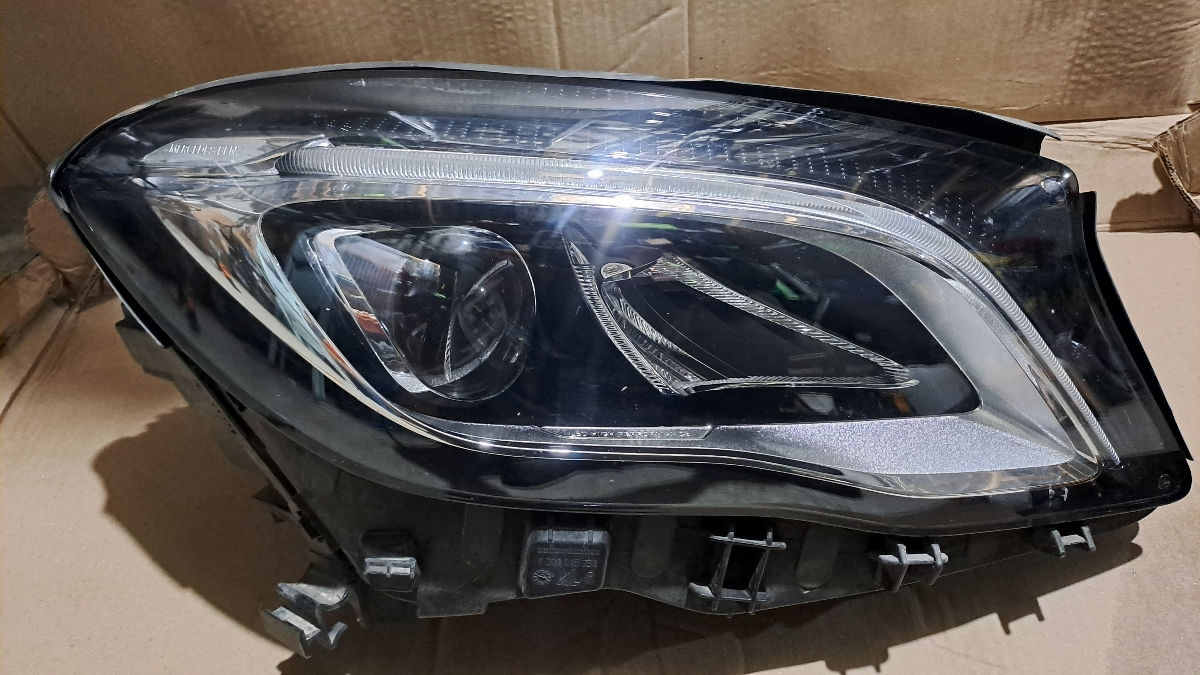 Fară mercedes GLA cod.A1569067000 фото 2