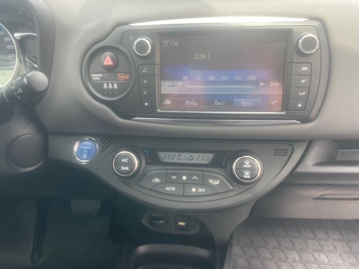 Toyota Yaris foto 7