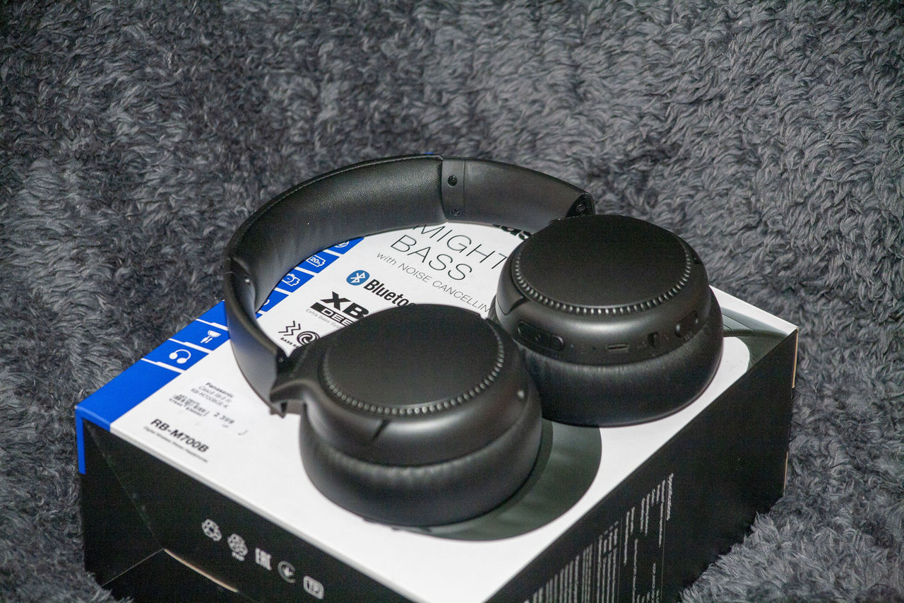 Беспроводные новые наушники panasonic rb-m700bge-k