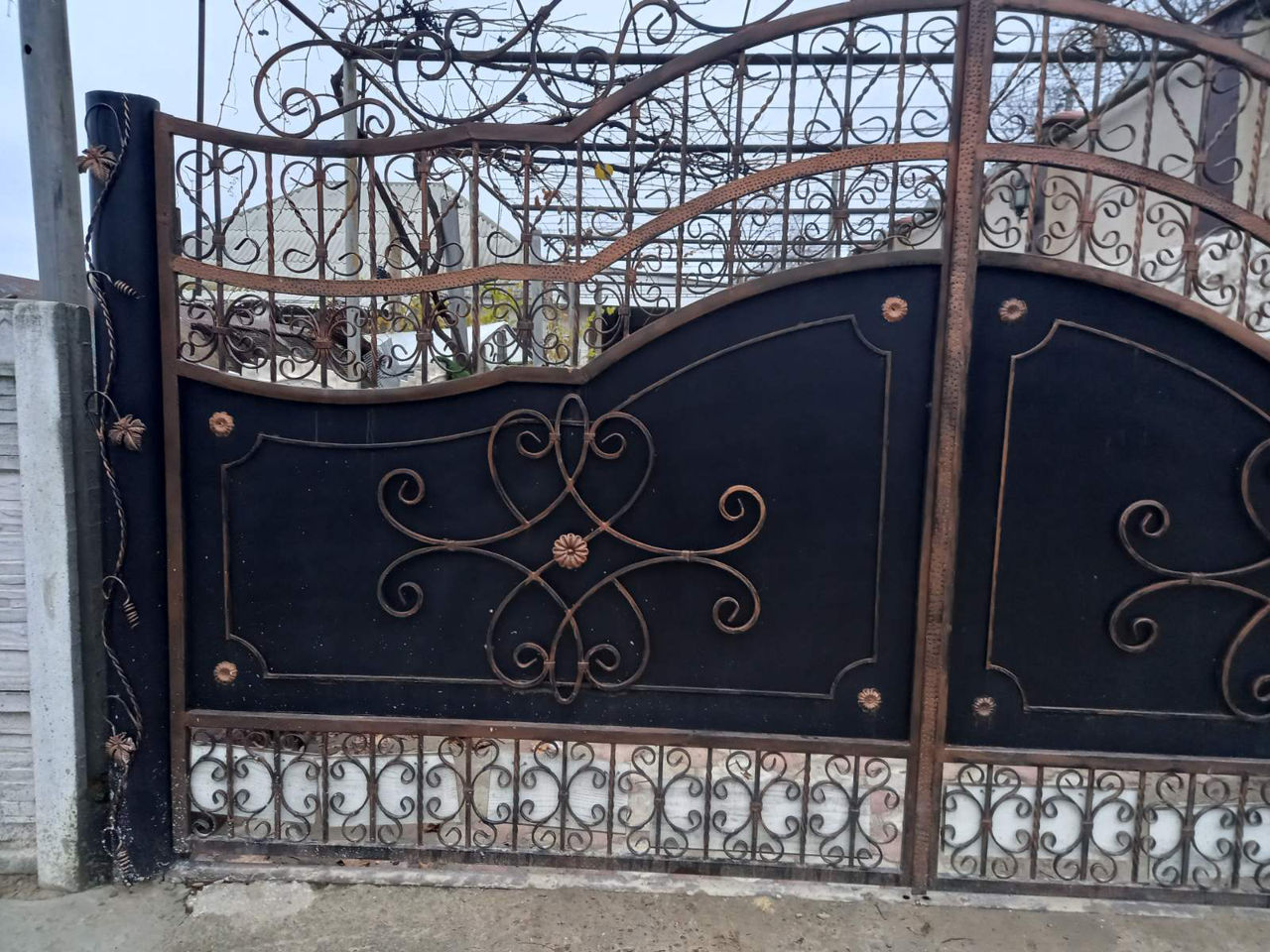 Porți din metal