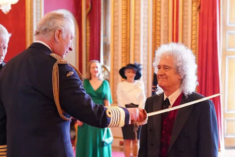 Chitaristul Brian May a fost făcut cavaler de către Regele Charles