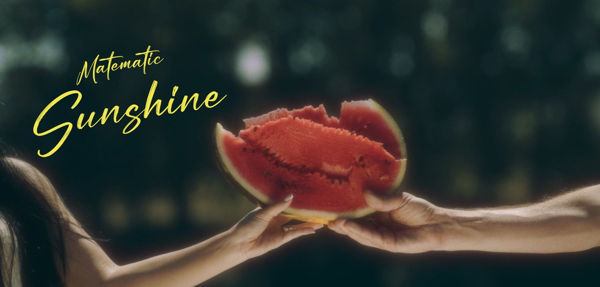 Matematic aduce Soare în Inimile Noastre cu Piesa "Sunshine