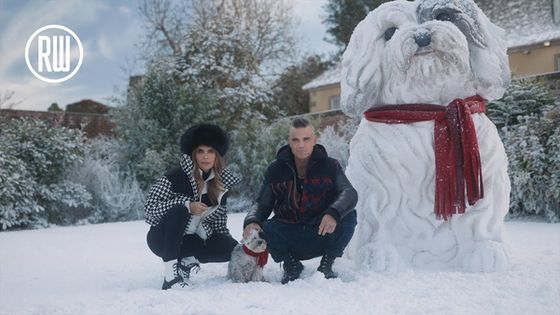 Robbie Williams apare alături de soția și copiii săi, în noul videoclip