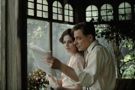 Евгений Цыганов и Юлия Снигирь: фото со съёмок «Мастера и Маргариты»
