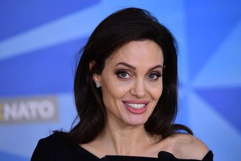 Angelina Jolie dorește să mai adopte un copil