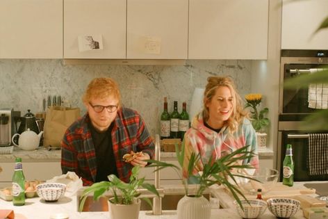 Ed Sheeran apare împreună cu soția sa, în noul său videoclip