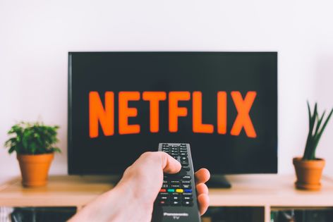 Top 10 seriale populare pe Netflix