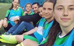 Preotul unui sat din Rezina antrenează o echipă de fotbal feminin