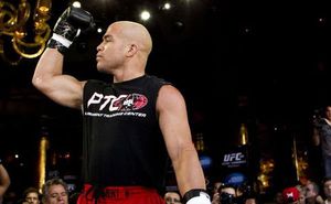 Боец MMA Тито Ортис напал на женщину, пытавшуюся его сфотографировать