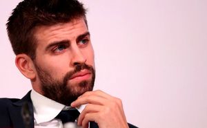 Gerard Pique a fost prins conducând cu carnetul suspendat