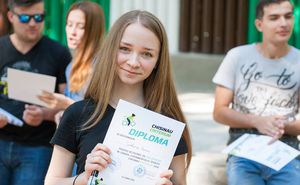 Sporter team handed diplomas to Chisinau Criterium 2018 volunteers