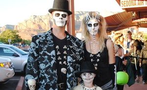 O serie de ateliere de creație a costumelor pentru Halloween