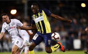 Usain Bolt îşi urmează visul de a deveni fotbalist profesionist