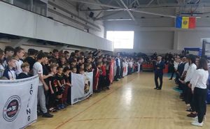 Peste 500 de sportivi participă la campionatul Moldovei la kickboxing