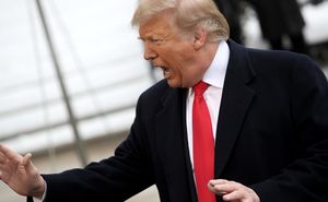Donald Trump i-a servit cu hamburgeri pe jucătorii de la Clemson Tigers