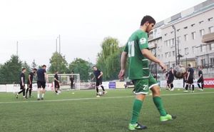 Îți place fotbalul și vrei să te simți în pielea unui fotbalist?