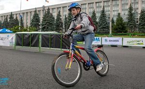 Reguli de siguranță pentru plimbarea pe bicicletă a copilului tău