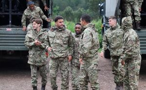 Футболисты сборной Англии готовились к игре против Шотландии в лагере морпехов