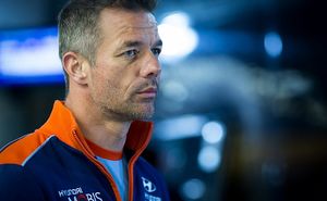Машина раллийного чемпиона угодила под грузовик перед гонкой
