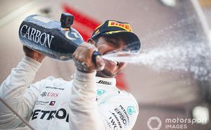 Ф1. Хэмилтон выиграл в Барселоне, Mercedes завоевала пятый дубль подряд