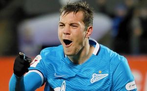 Дзюбу расцеловал рыдающий юный фанат