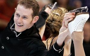 Fosta parteneră a lui John Coughlin îl acuză de agresiuni sexuale