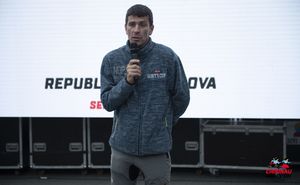 Рекордсмен-марафонец Леонид Швецов выступает с лекцией в Кишиневе