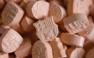 Фанатам Барселоны продавали экстази в форме эмблемы клуба