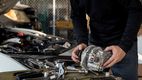Ce se întâmplă dacă deconectezi bateria mașinii cu motorul pornit