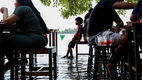 Restaurantul în care apa plutește, atracția turiștilor din Thailanda