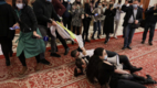 Activiști, tăvăliți în Parlamentul României: Avem dreptul să protestăm