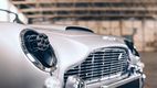 Mașina lui James Bond, în miniatură: 21 CP și o serie de gadget-uri
