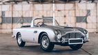 Mașina lui James Bond, în miniatură: 21 CP și o serie de gadget-uri