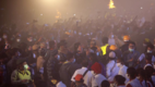Sute de mii de hinduși s-au scăldat într-un fluviu în ciuda pandemiei
