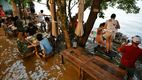 Restaurantul în care apa plutește, atracția turiștilor din Thailanda
