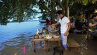 Restaurantul în care apa plutește, atracția turiștilor din Thailanda