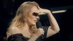 Adele a izbucnit în lacrimi pe scenă: Ce surpriză i s-a făcut