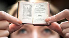 O Biblie în miniatură, descoperită la Biblioteca Centrală din Leeds