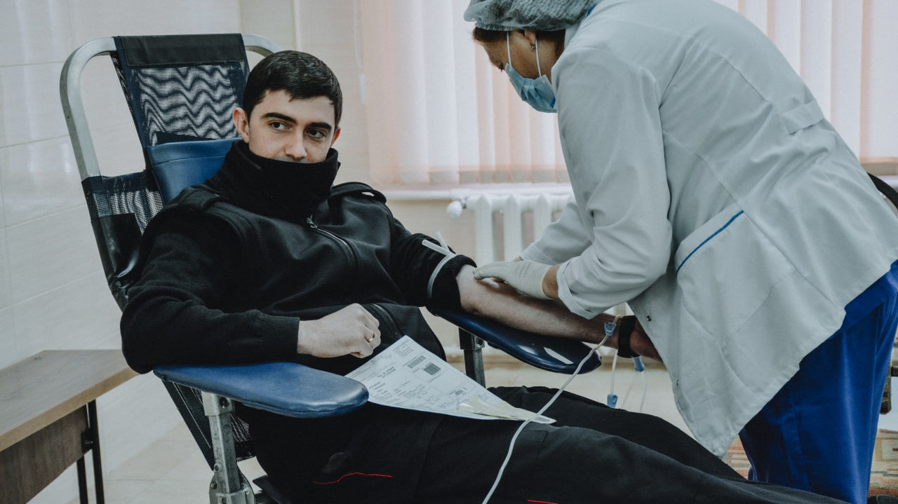 Peste 100 de carabinieri din Chișinău au donat sânge