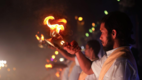 Sute de mii de hinduși s-au scăldat într-un fluviu în ciuda pandemiei
